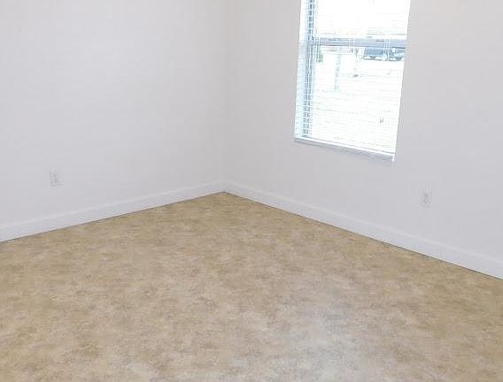 5th image of 76 Cyrilla Ct