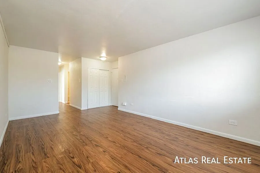 Save $1200!! Updated Apartment Near Regis University with Modern Finishes & Spacious Layout! — Photo 2