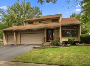 2900 Northcreek Dr, Woodridge, IL 60517
