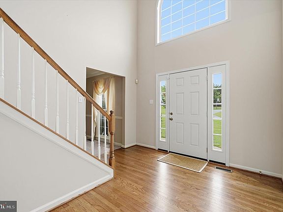 4th image of 3410 Tuckaway Dr