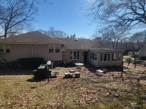 61 Brook Farm Rd, West Roxbury, MA 02132