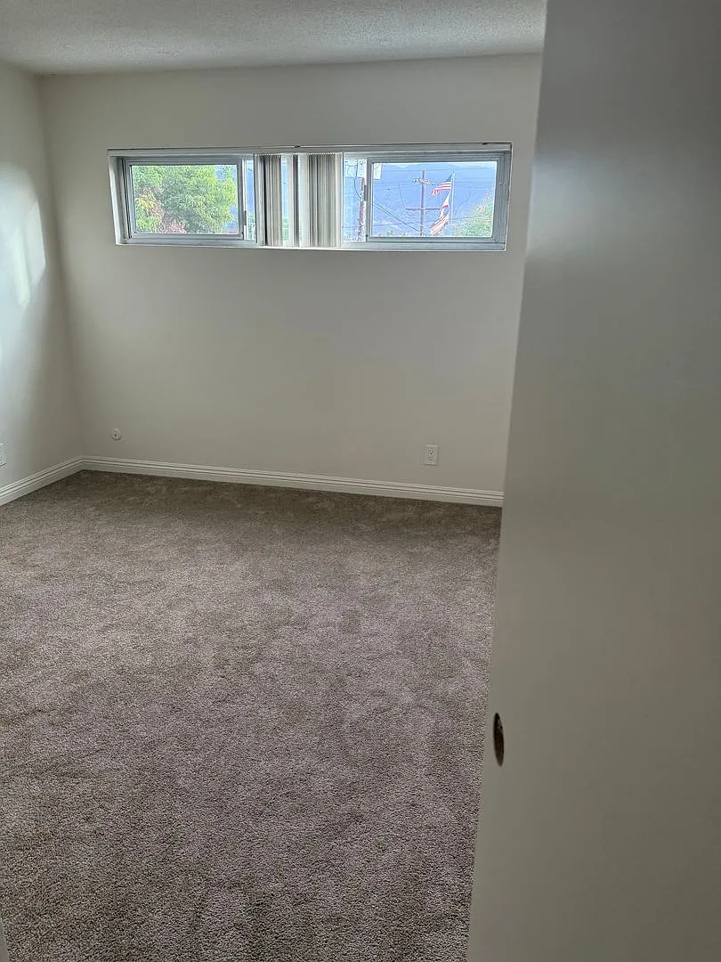 The Burbank Towers Apartments — Photo 4