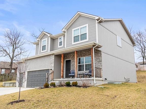 2nd image of 801 NW Hickory Ridge Dr