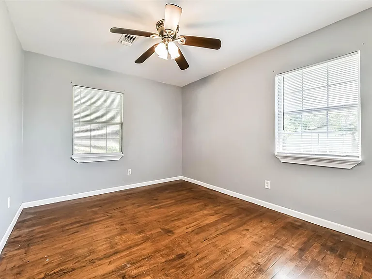 938 Vivian Ave — Photo 17