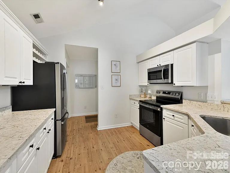 4131 Huntmeadow Dr — Photo 8