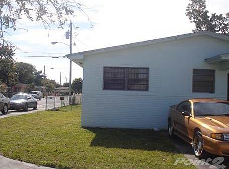 2nd image of 901 NW 53rd St