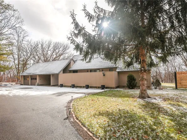 24 Hillcrest Dr, Painted Post, NY 14870