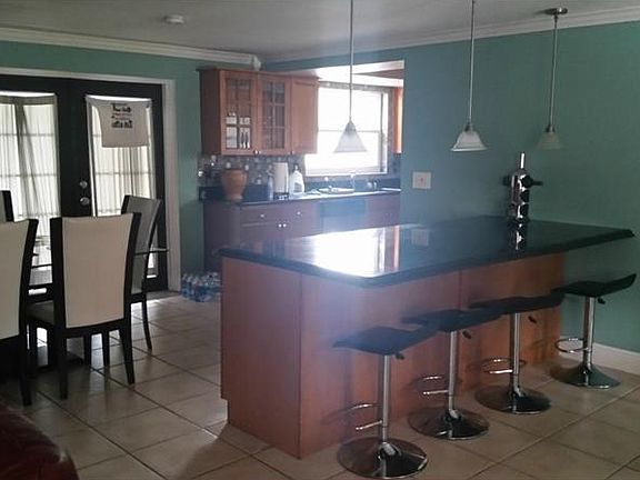 4th image of 8230 Greenleaf Cir