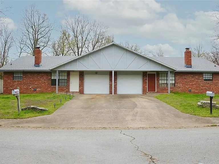 3301 Martin Dr #B — Photo 1