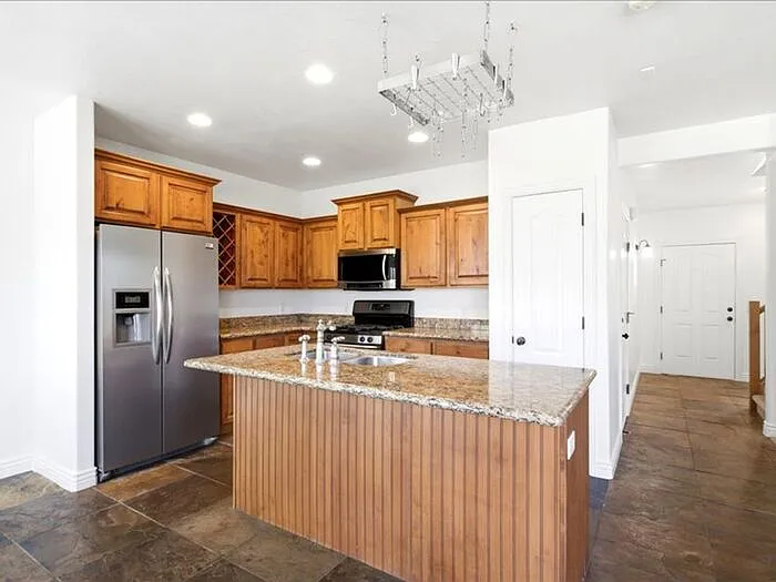2113 E Glamis Ct — Photo 9
