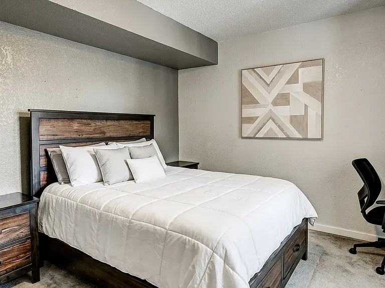 504 S Laredo Cir — Photo 16