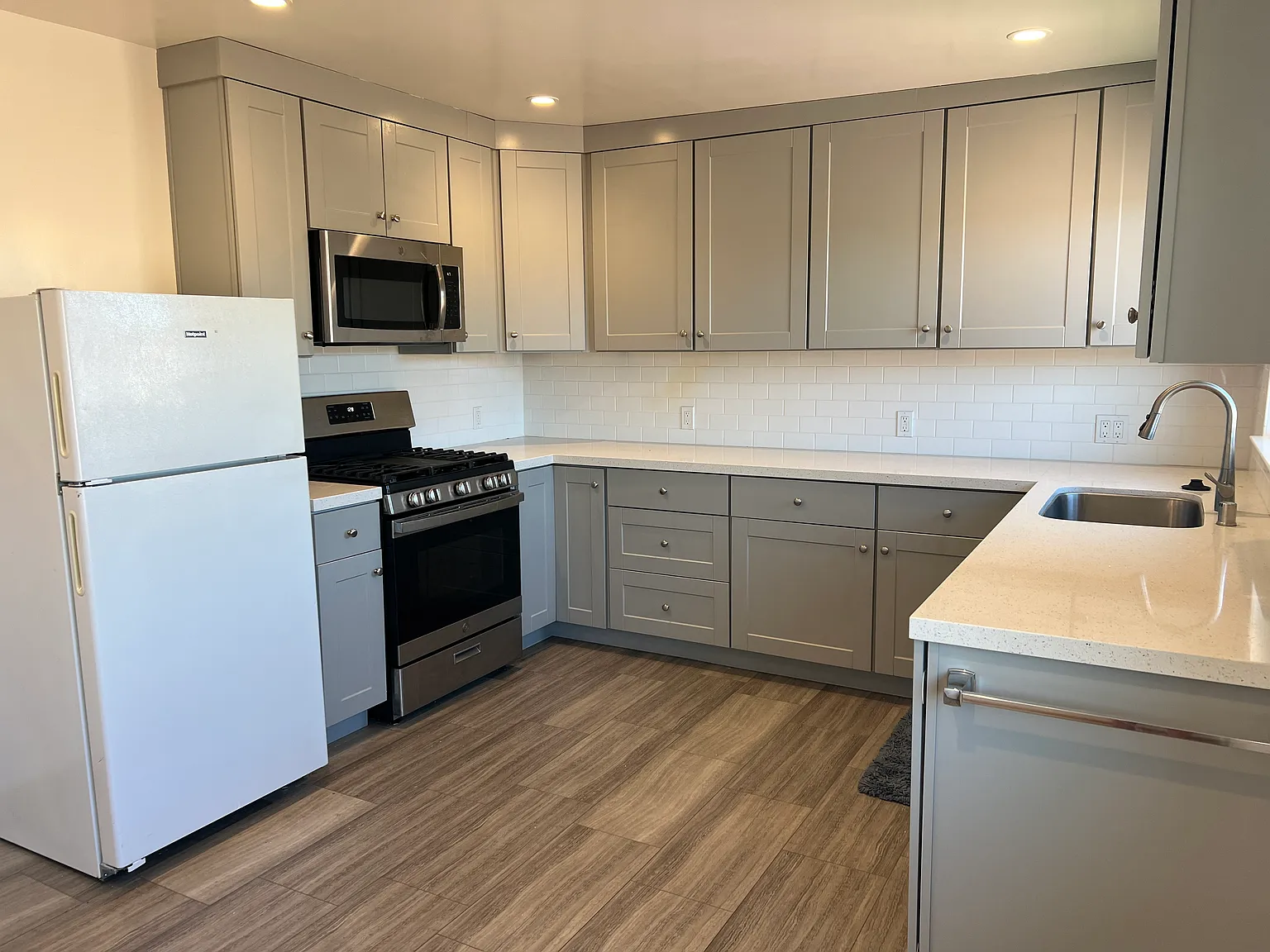 2 bed, $3,000 — Photo 3