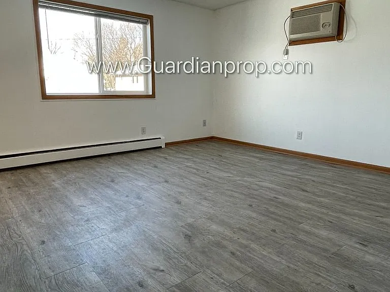 735 Tyler St NE #5 — Photo 6