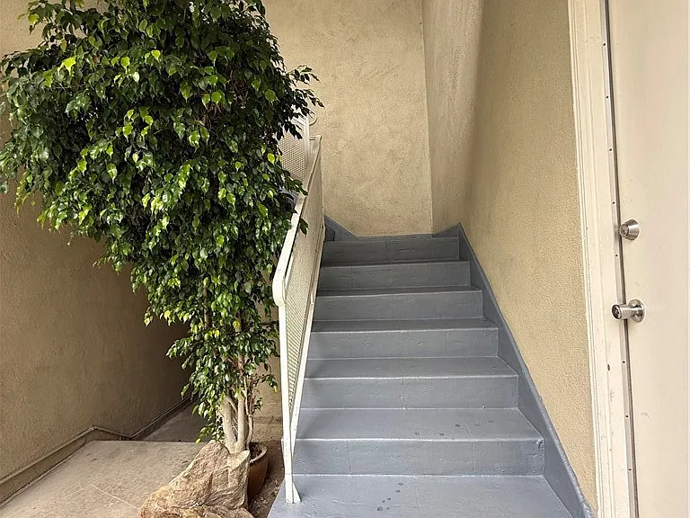 423 S Le Doux Rd #10 — Photo 3