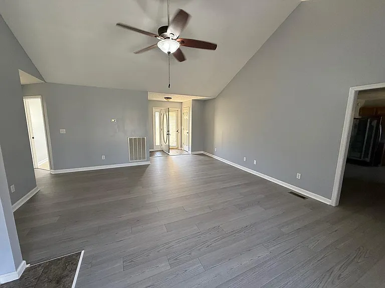 500 Clifton Ct — Photo 3