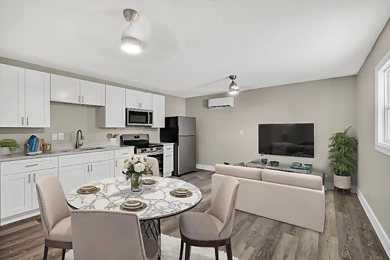 Completely Remodeled Apartment with Pool — Photo 2