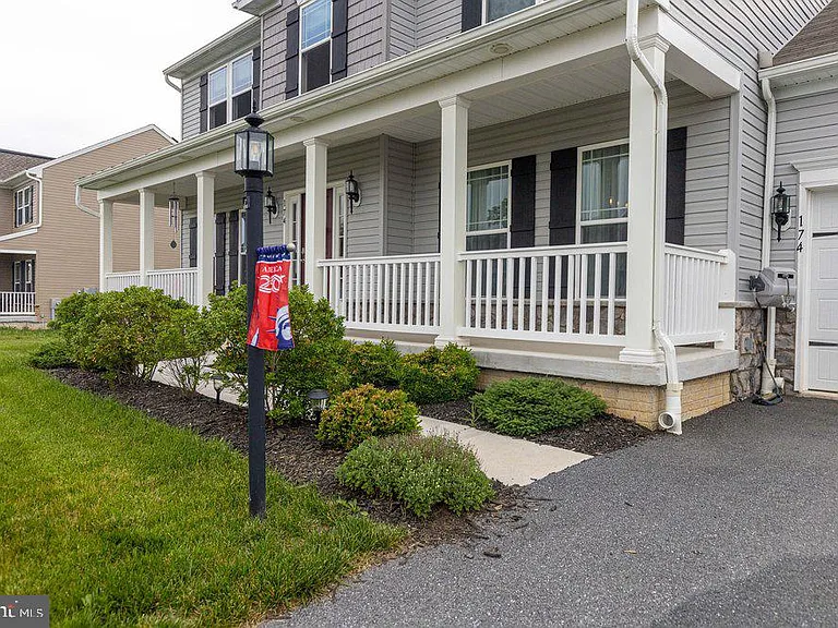 174 Paradise View Dr — Photo 3