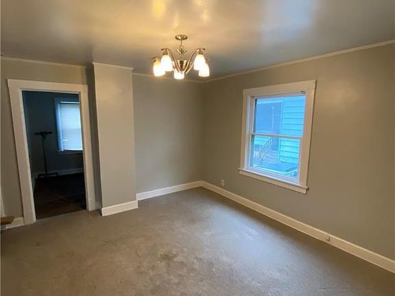 4th image of 438 Elberen St