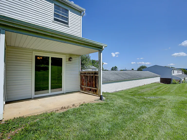 8 Devon Ct — Photo 16