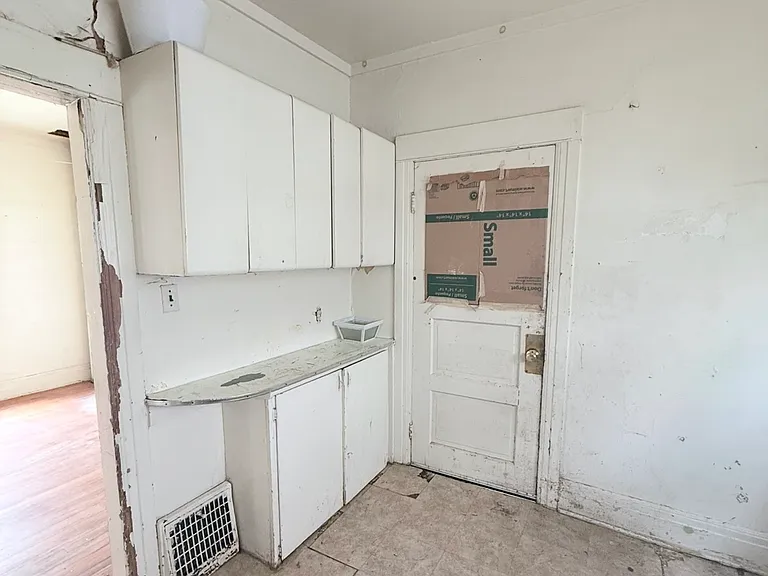 1019 Avenue A — Photo 2