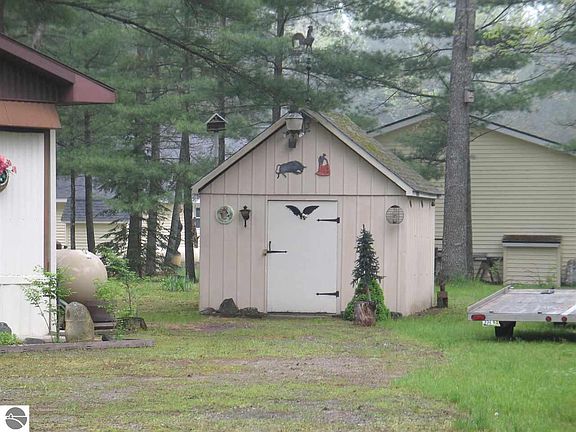 2nd image of 3822 Rosemary Ln