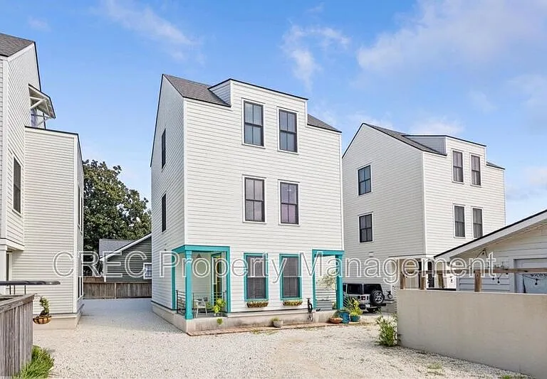 3 1/2 Maranda Holmes St #B — Photo 1