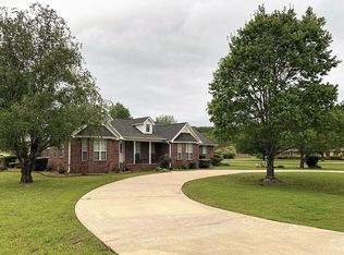 545 Walleye Dr, Russellville, AR 72802