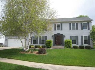 7304 Hampshire Dr NE, Cedar Rapids, IA 52402