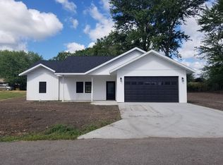 321 S 7th St, Albia, IA 52531