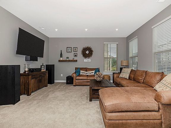 2nd image of 5771 Meadowood St