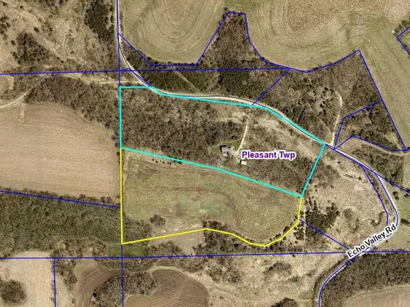 3249 Echo Valley Rd, Decorah, IA 52101