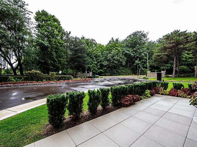 53 Widdicombe Hill Blvd — Photo 17