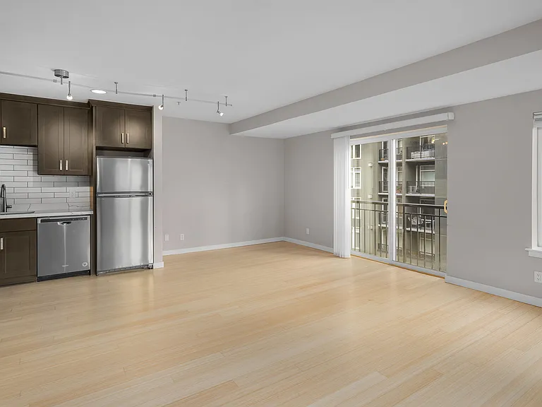 2717 Western Ave #530 — Photo 8