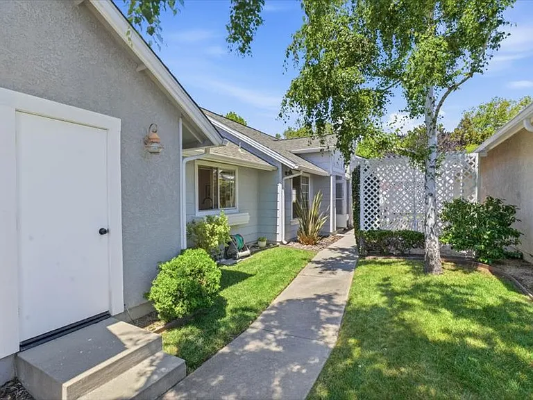 989 Bluebell Way — Photo 18