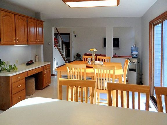 Eat-In Kitchen