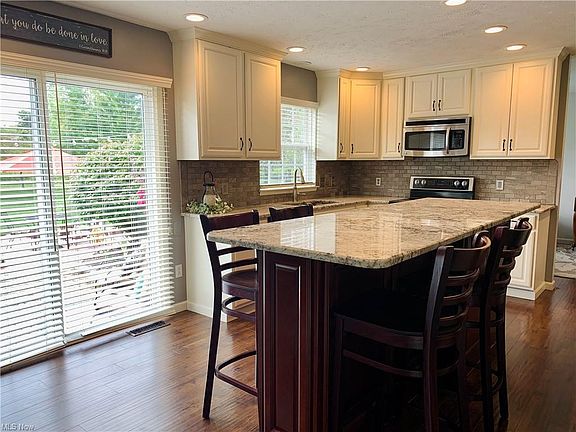 4th image of 5232 Crown Pointe Dr