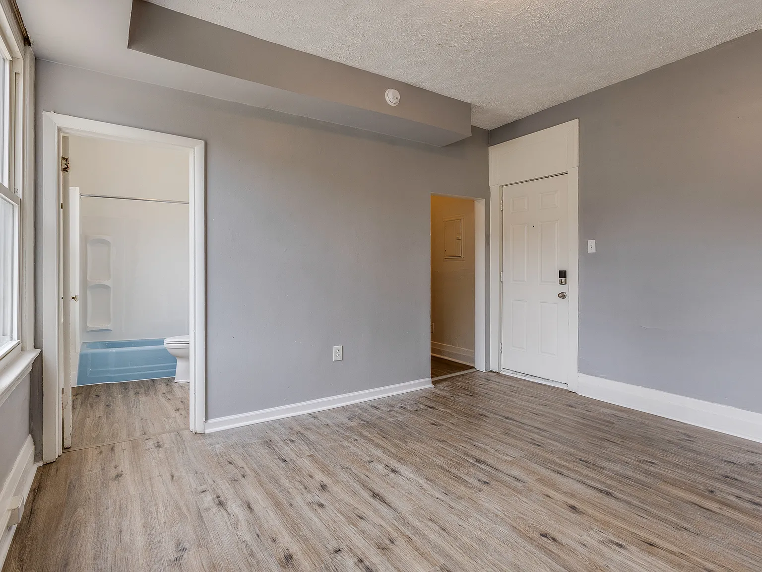1 bed, $905 — Photo 4
