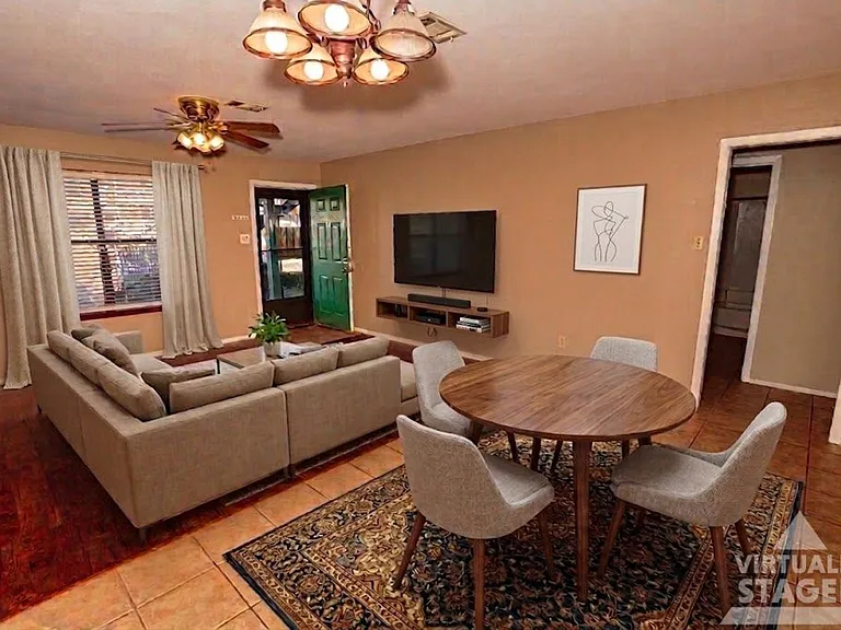 4133 NE Stallings Dr — Photo 3