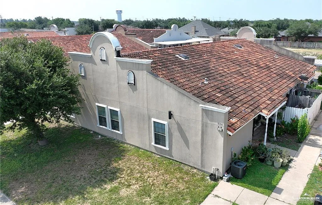 2 bed, 2.0 bath, 1069 sqft, $875 — Photo 2
