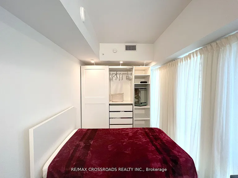 955 Bay St #626 — Photo 7