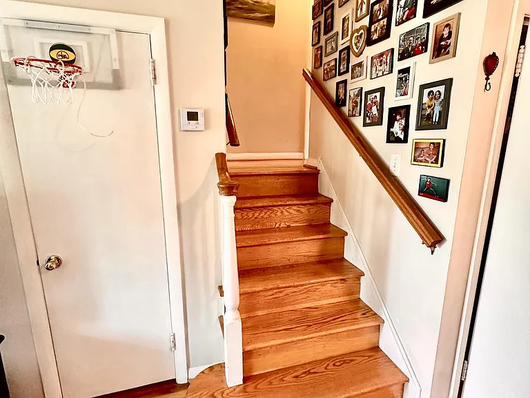 904 Scotia Rd — Photo 14