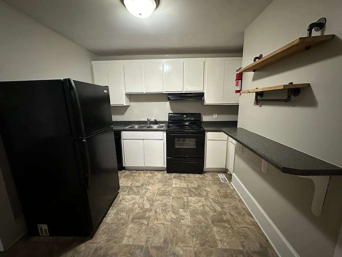 1 bed, 1.0 bath, 595 sqft, $975 — Photo 3