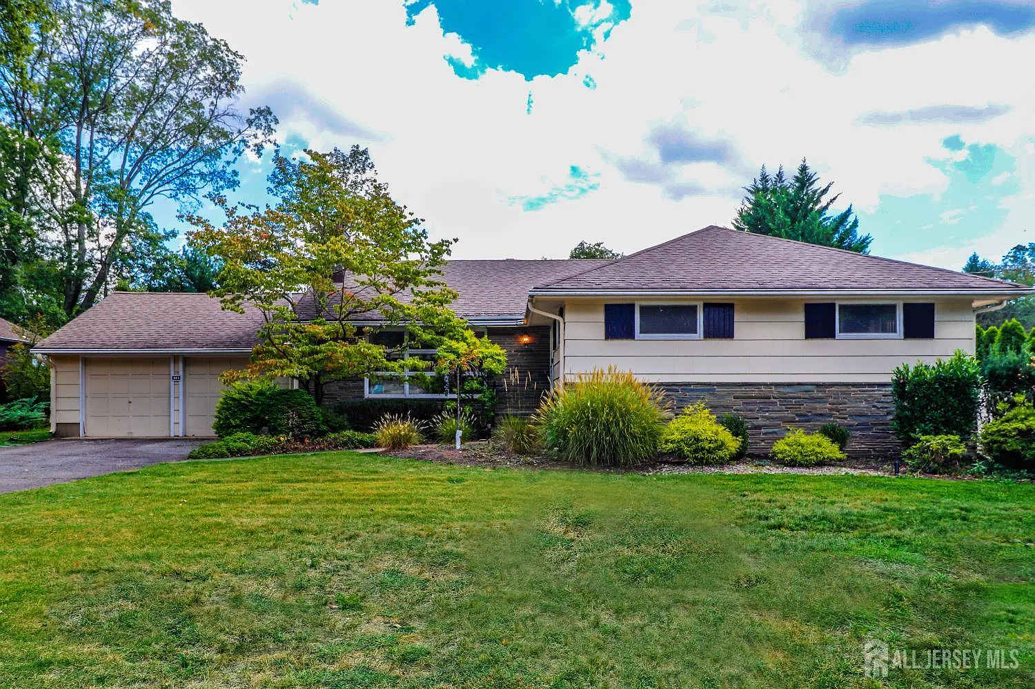 12 Buchanan Rd photo 1