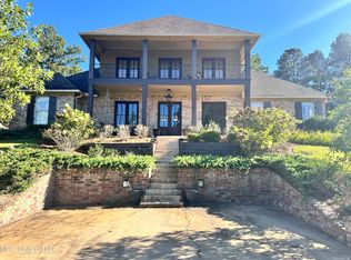225 Lake Cir, Madison, MS 39110