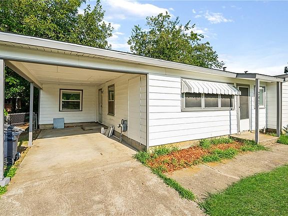 3rd image of 2417 Carverly Dr