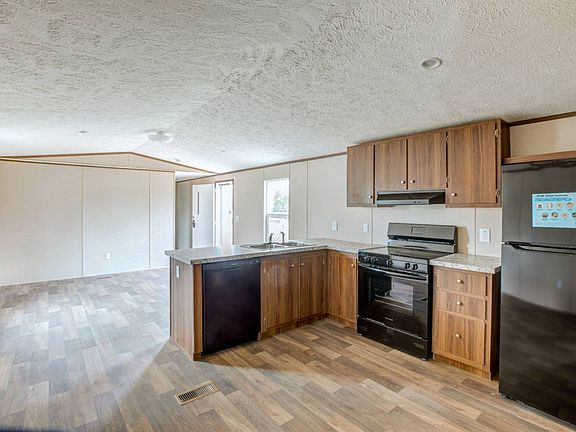 2nd image of 2890 Hacienda Dr #60