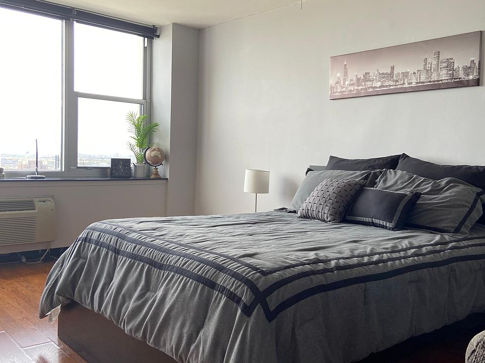 1st image of 4250 N Marine Dr APT 2810