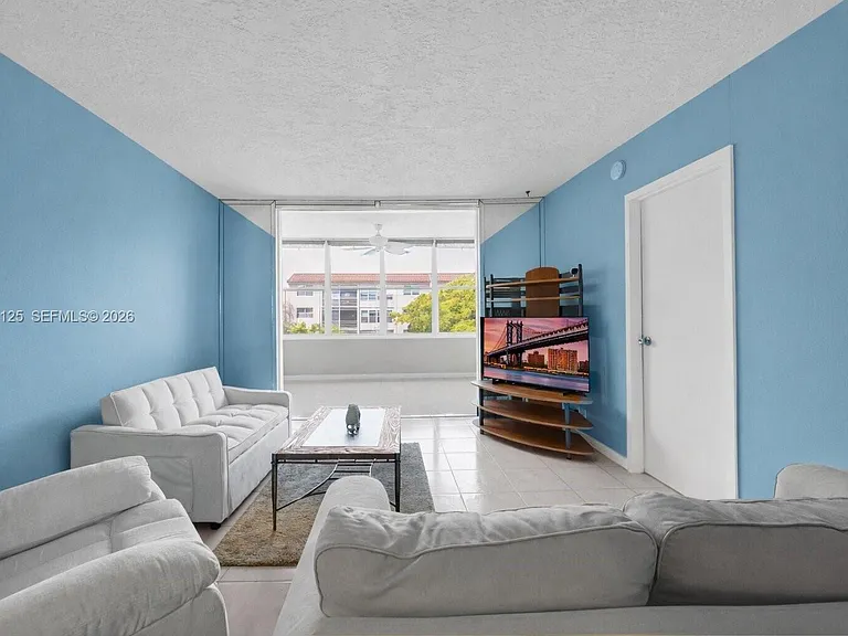 2861 Somerset Dr #301 — Photo 41