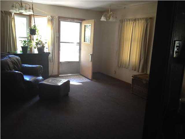 2nd image of 702 N Sunset Ln