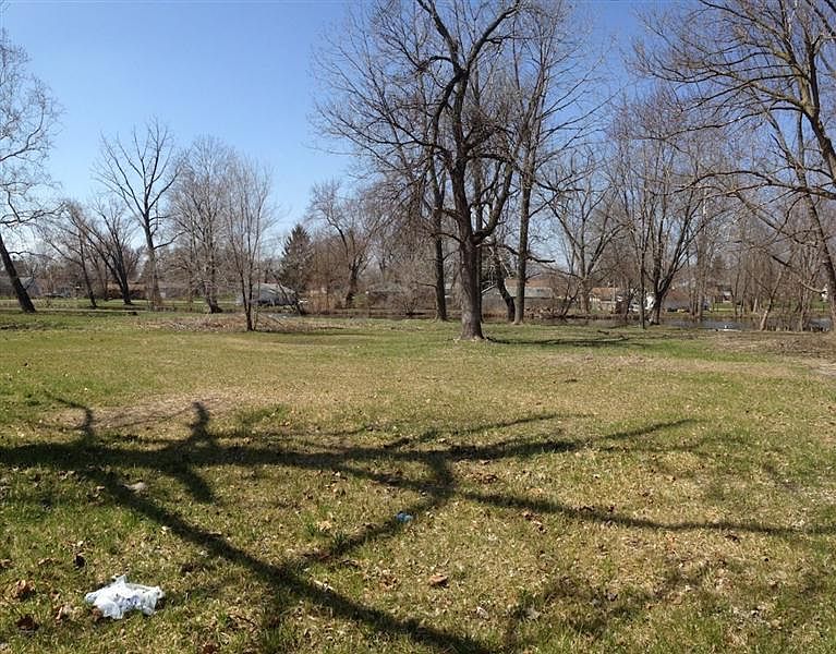 1st image of 217 N Park Dr